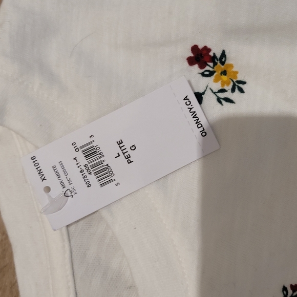 Old Navy Tee shirt - Picture 3 of 6